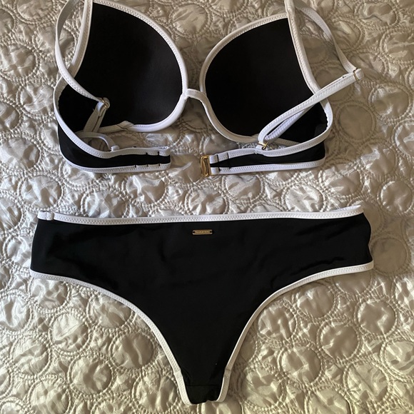 Victoria’s Secret bikini set - Picture 3 of 4